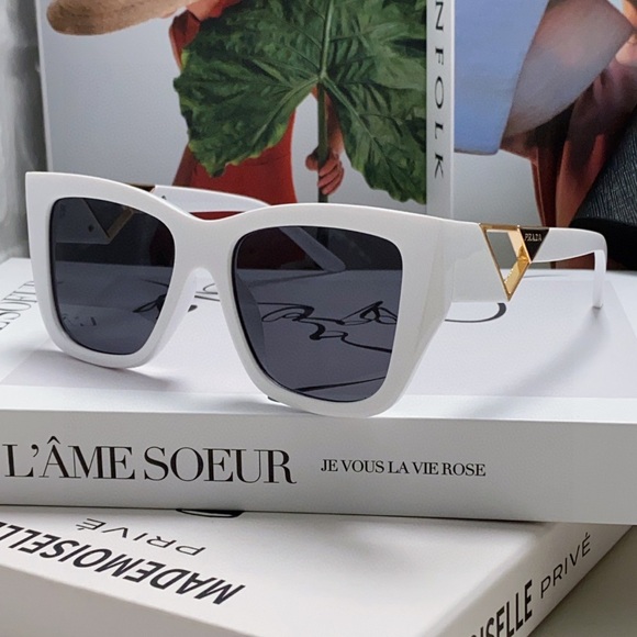 Prada's new white sunglasses - Picture 2 of 7